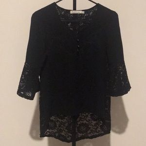 Black top with opening in the back